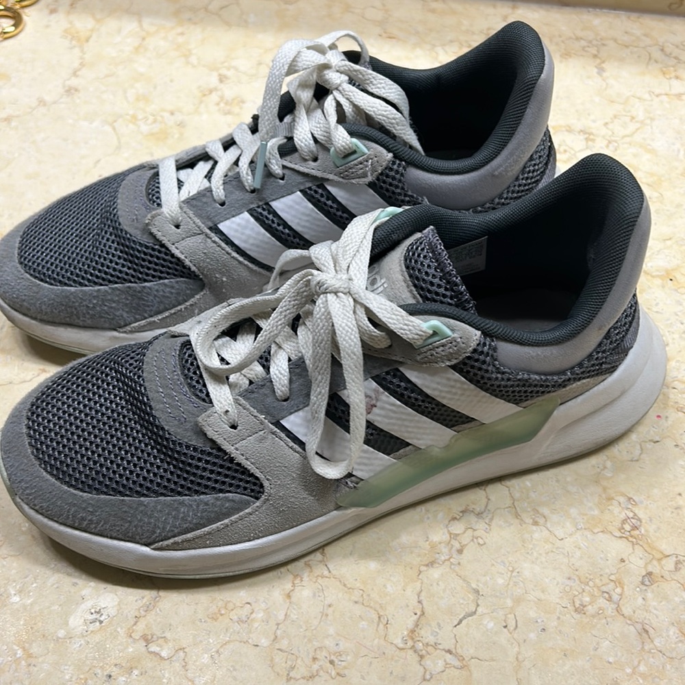 Adidas casual tennis shoes